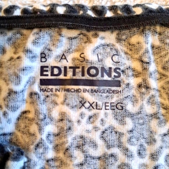 Basic Editions Split Neck Black White Patterned Tee Crochet Plus Size XXL - Picture 4 of 5